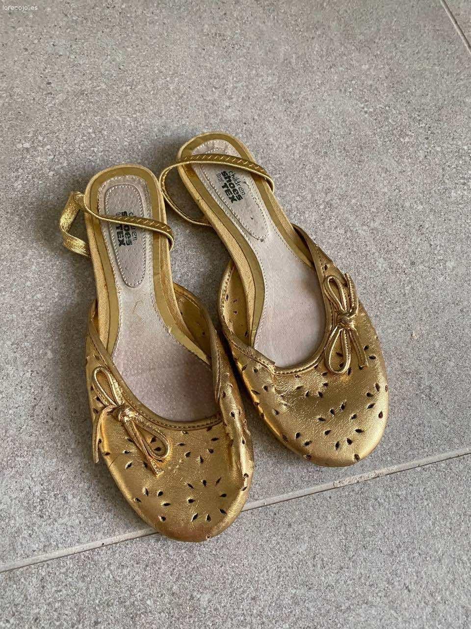Bailarinas doradas. Talla 36, apenas tienen uso. Entrego en Tres Cantos o en Bernabeu en días puntuales.