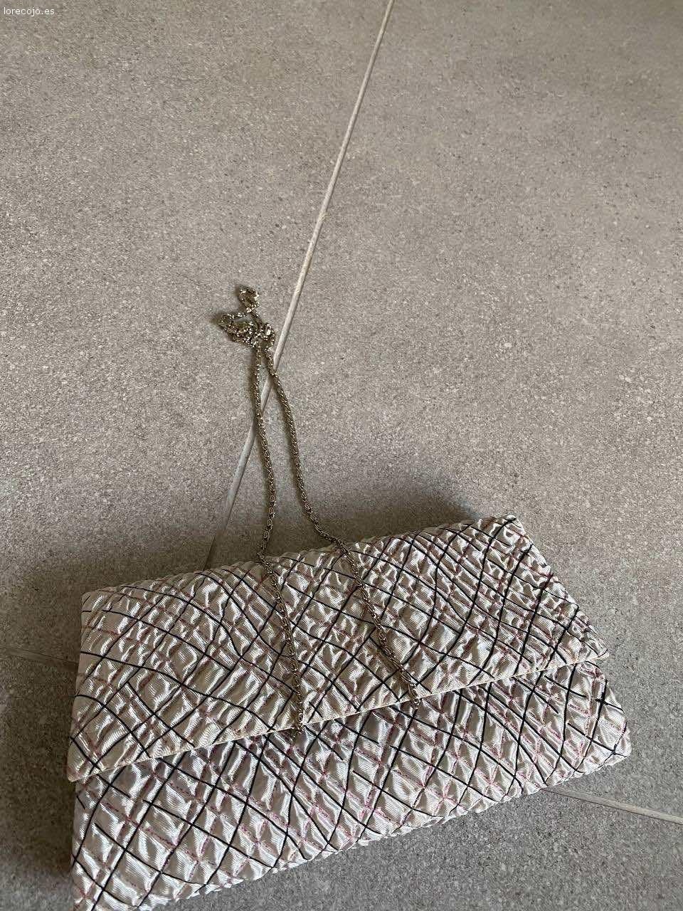 Bolso de fiesta. Bolso de fiesta. Hay una foto para que veáis la textura de cerca. Usado un par de fiestas.