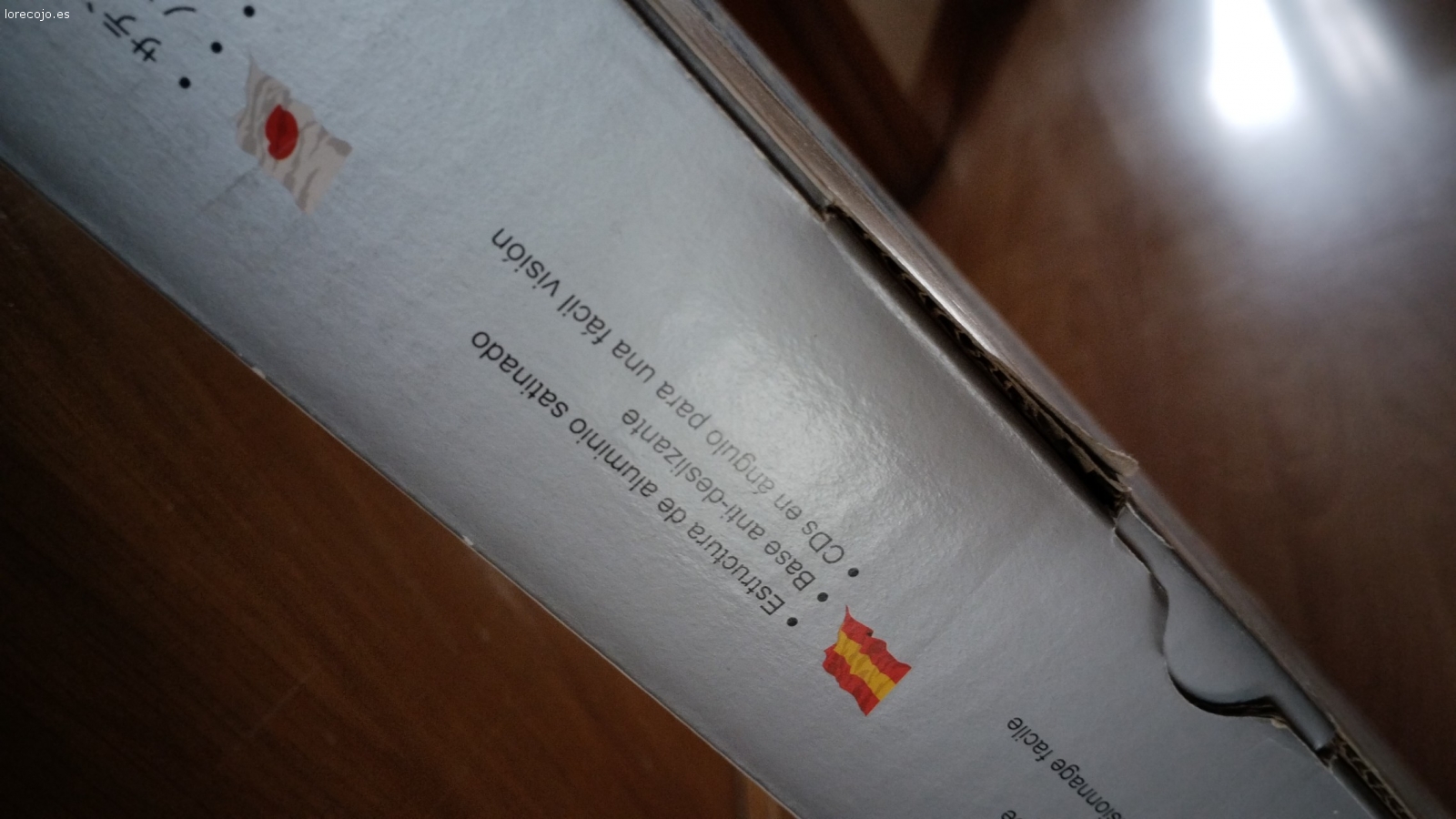 estanteria para CDs. alumino. azul. base antideslizante 
para 25 CDs 
nuevo. sin usar. en su caja 
tengo 2
