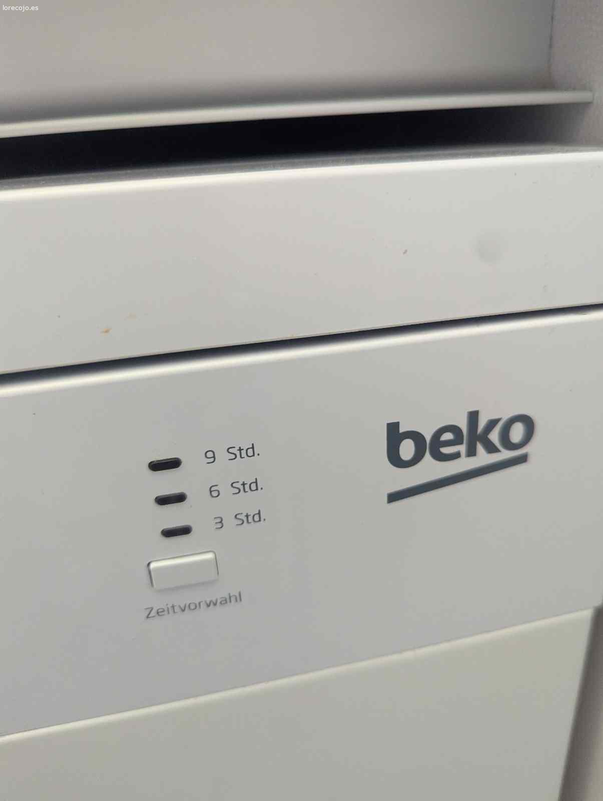 Lavavajillas Beko. Lavavajillas Beko, Alemán pero fácil de usar, el problema es que no se calienta el agua, debe haberse roto la resistencia. Yo lo he estado usando hasta ahora, le suelo poner algo de quitagrasas al no calentar. Recogida hoy urgente. Damos por mudanza.