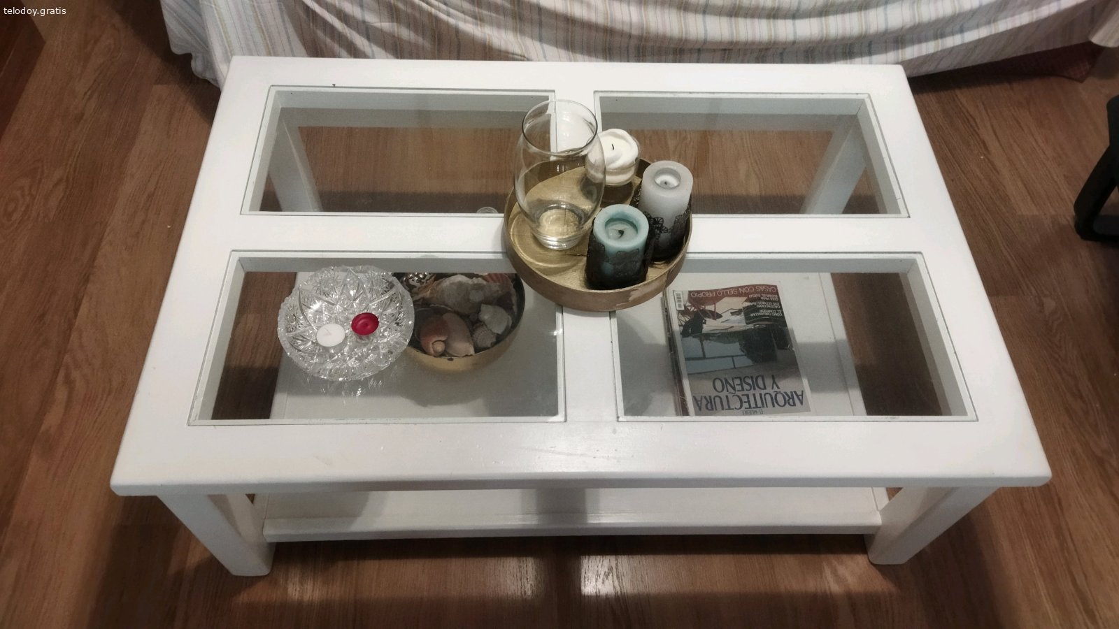 mesa maciza. en perfectas condiciones se regala