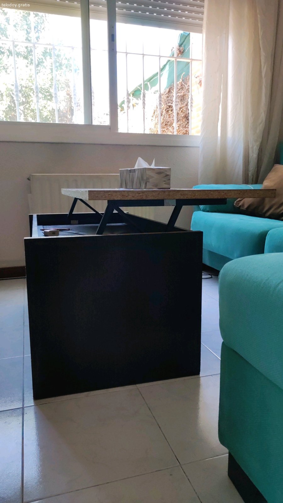mesa salón elevable. mesa de salón elevable.
le faltan los perfiles, por lo demás está perfecta.