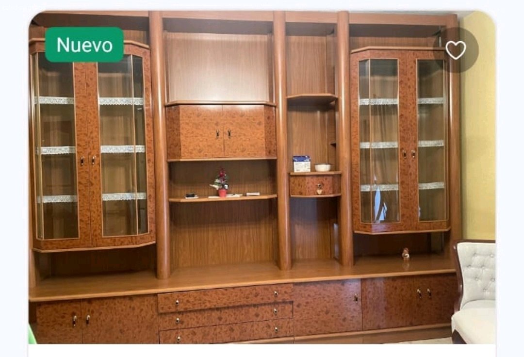 Mueble de salón. Madera color miel con betas. amplio. muy buena conservación