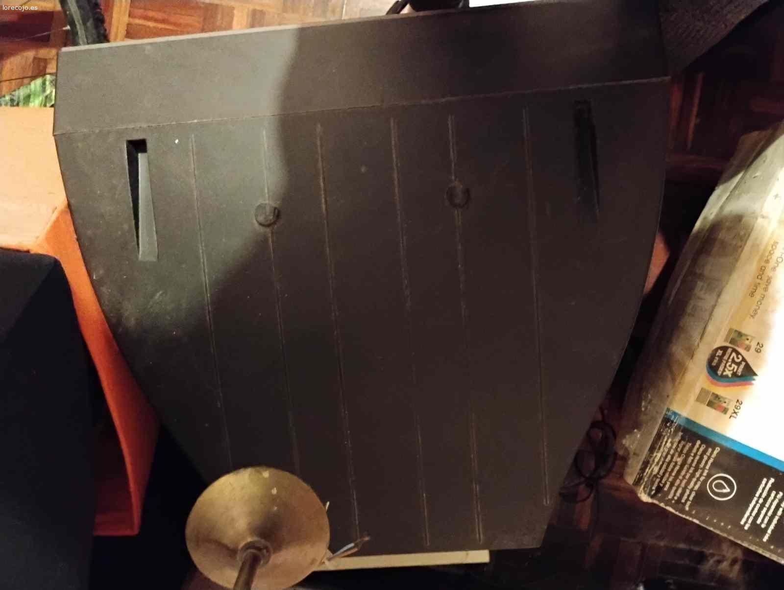 TELEVISIÓN. Medidas , 53 cm de ancho
                     43 cm alto
4ñ53 cm fondo